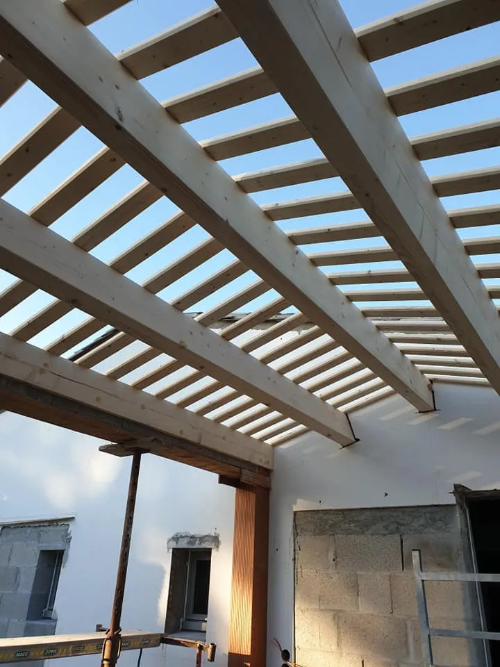 Squelette de charpente, chantier, île de Ré