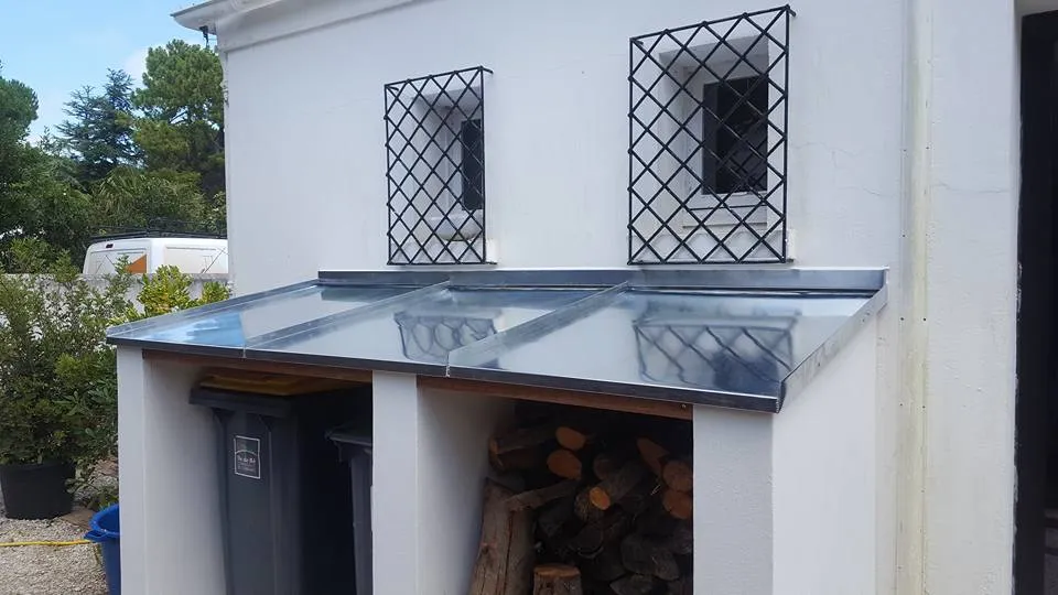 structure charpente et zinguerie pour abris de stockage