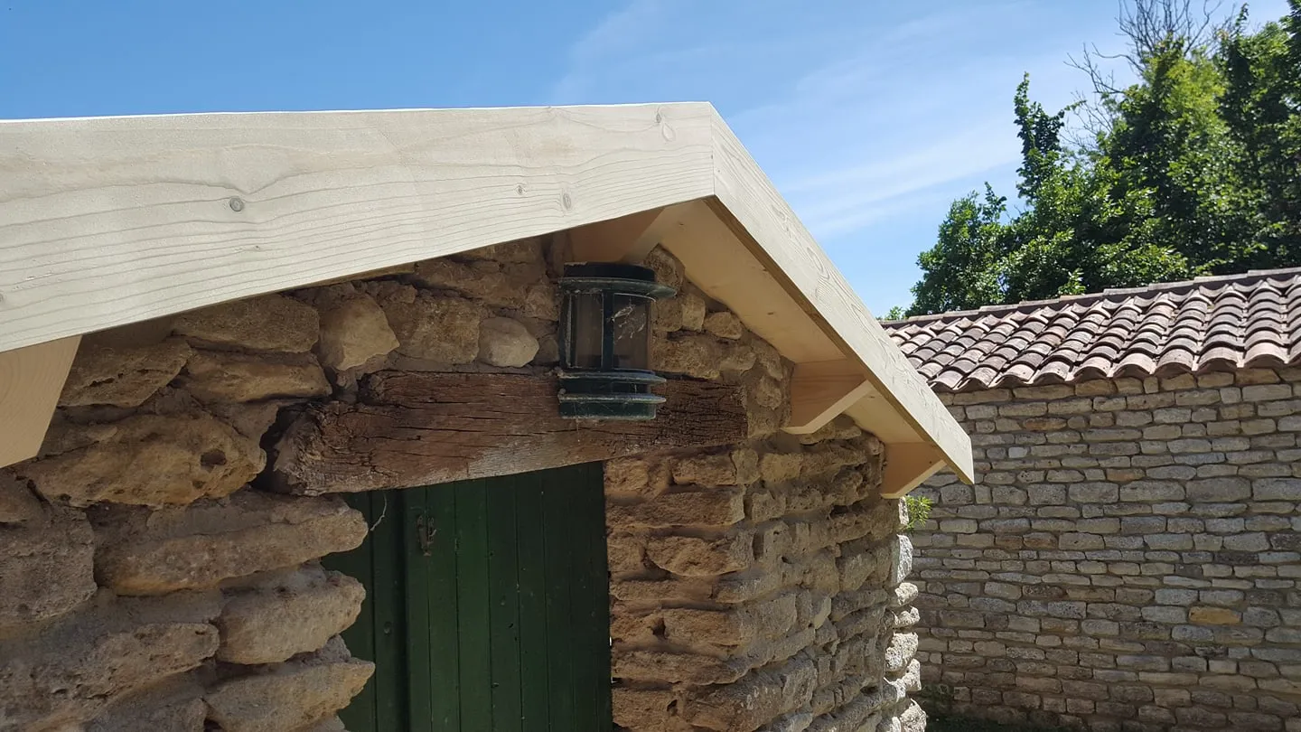 Travail du bois, charpente île de Ré