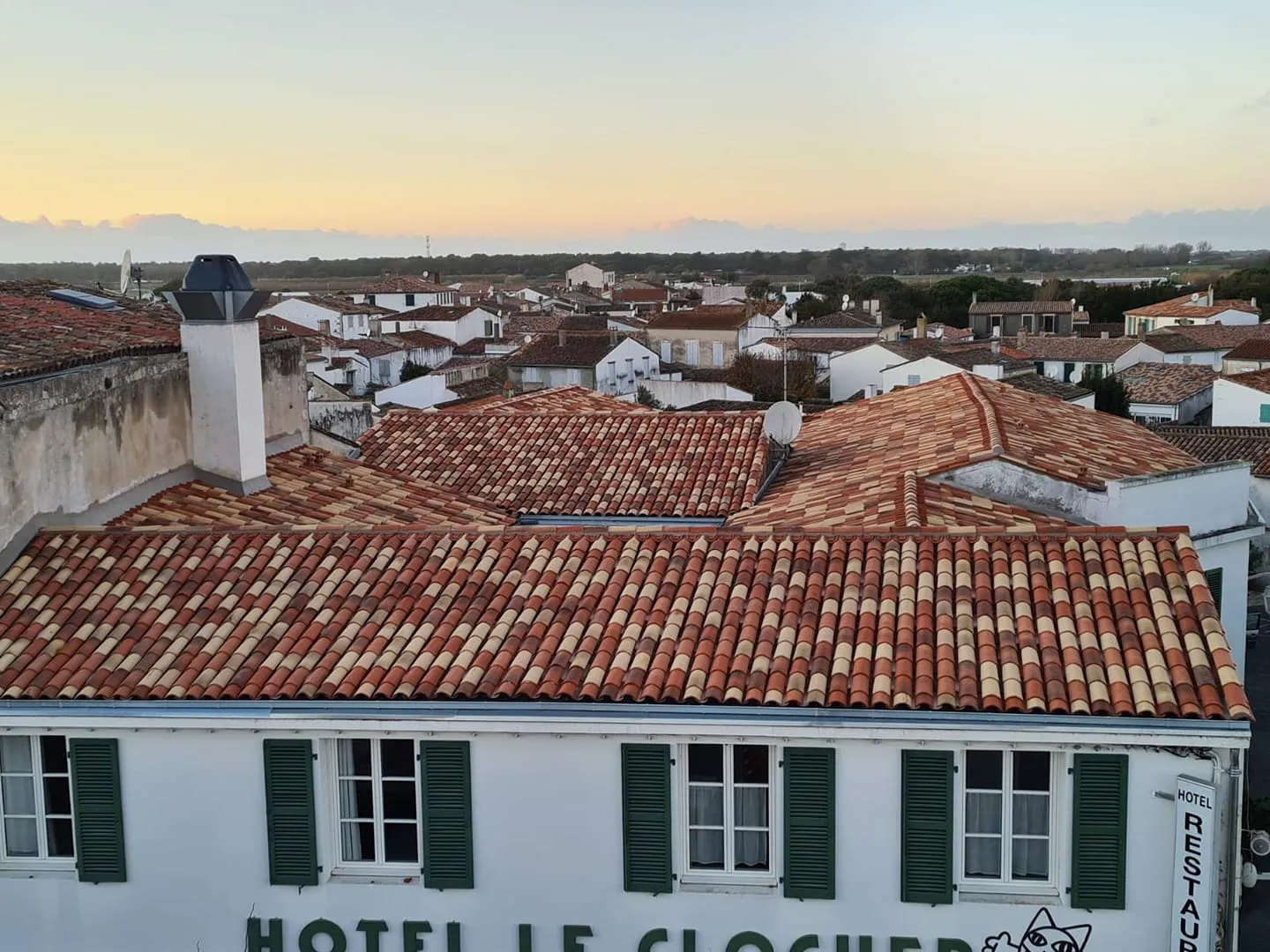 Rénovation toiture Hôtel le Clocher à Ars-en-Ré
